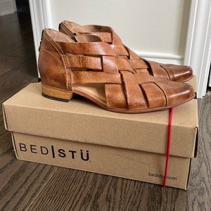 Like new Bedstu Brittany tan shoes.